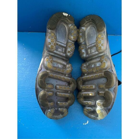 Athletic_Shoes